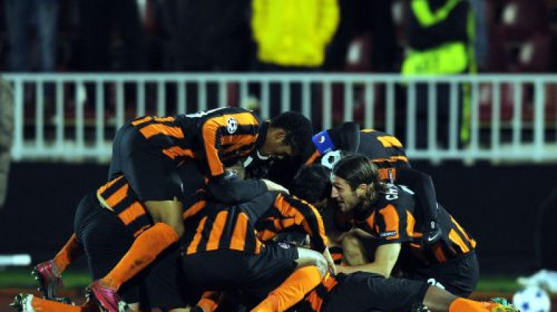 "Shakhtar" priecājas pēc vārtu guvuma
Foto: AFP/Scanpix