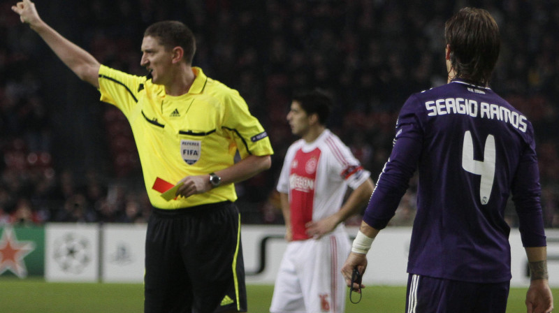 Serhio Ramoss tiek noraidīts no laukuma
Foto: AP/Scanpix