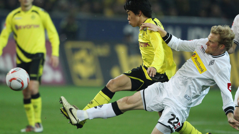 Šinji Kagava laužas cauri Menhengladbahas aizsardzīvai
Foto: DPA