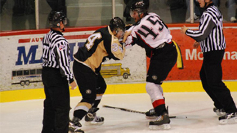 Vitālijs Hvorostiņins (pa kreisi)