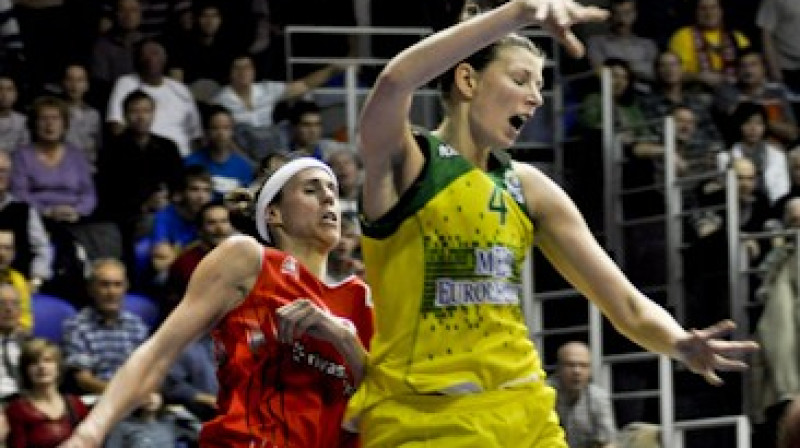 Zane Tamane un Amaya Valdemoro
Foto: www.fibaeurope.com