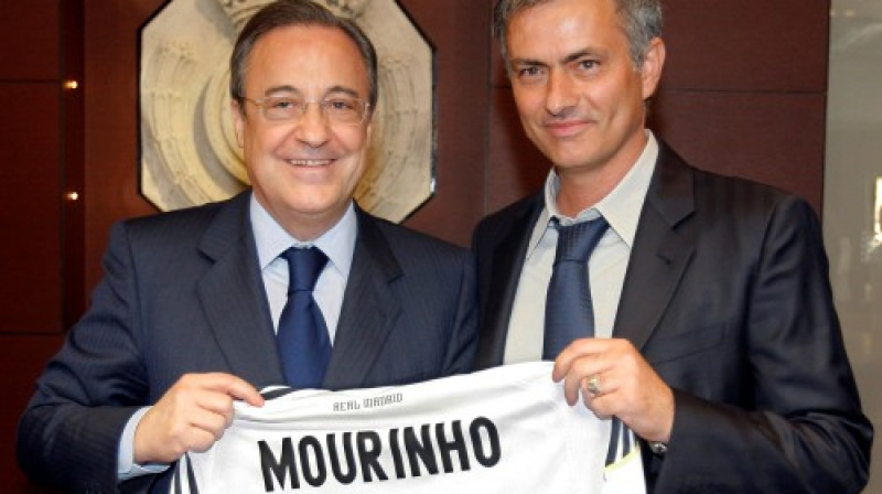 Vai Florentino Peress un Žozē Mourinju būs tikpat smaidīgi arī pēc sezonas beigām?
Foto: AP/Scanpix
