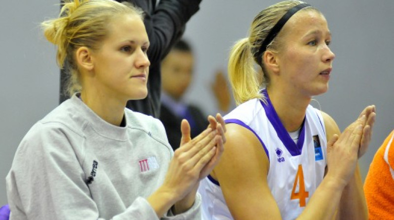 Elīna Dillone un Anda Eibele
Foto: Romualds Vambuts, Sportacentrs.com