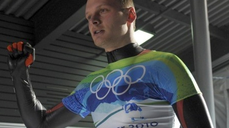 Tomass Dukurs vēl meklē savu ideālo virāžu...

Foto: Romāns Kokšarovs, Sporta Avīze, f64