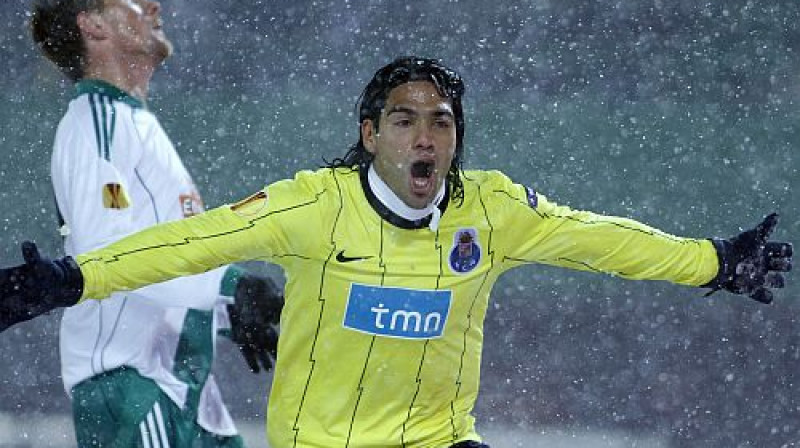 Falkao sit iekšā arī sniegā - piecās spēlēs septiņi vārti
Foto: AP/Scanpix