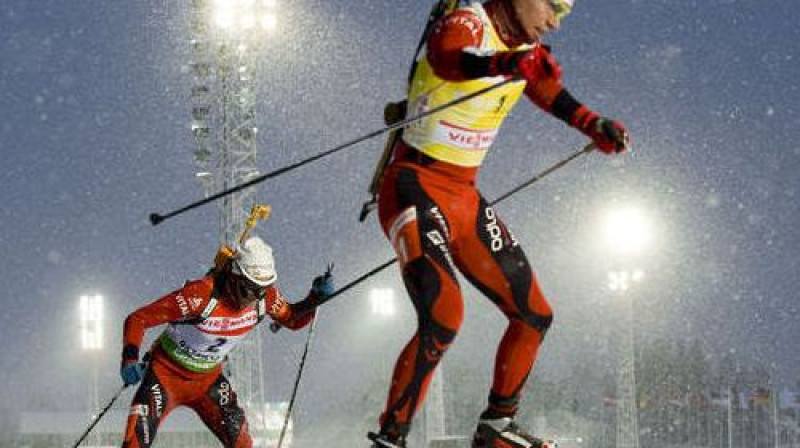 Emils Hegle Svensens visu laiku slēpoja pa priekšu Ūlem Eināram Bjerndālenam
Foto: AFP/Scanpix