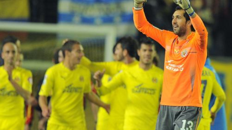 Djēgo Lopesam (priekšplānā) sausā spēle, bet visai "Villarreal" komandai uzvara pār "Sevilla"
Foto: AFP/ Scanpix