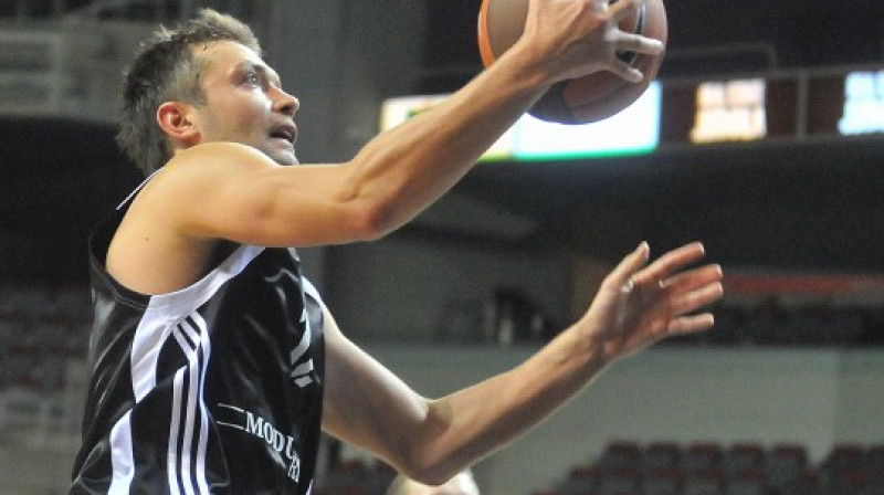 Kristaps Janičenoks otrdien realizēja 12 no 15 metieniem no spēles, sasniedzot 80% precizitāti
Foto: Romualds Vambuts, Sportacentrs.com