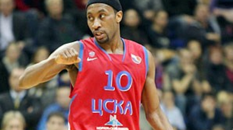 J.R.Holden spēles izšķirošajā ceturtdaļā realizēja vairākus tālmetienus
Foto: AP/Scanpix