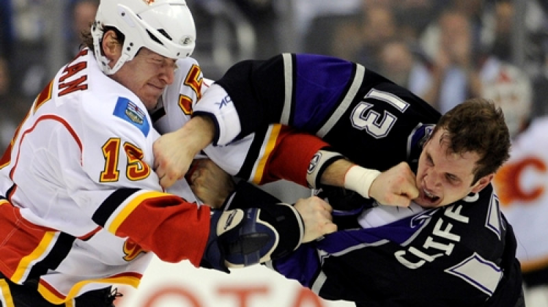 Kails Klifords ne tikai guva vārtus, bet arī izvicināja dūres ar Timu Džekmanu
Foto: AP/Scanpix