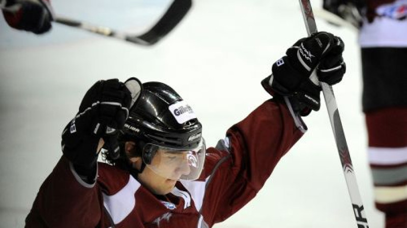 Naskākais rīdzinieku vārtu guvējs regulārajā turnīrā Raimonds Vilkoits izcēlās arī pēdējā spēlē
Foto: Romāns Kokšarovs, Sporta Avīze, f64