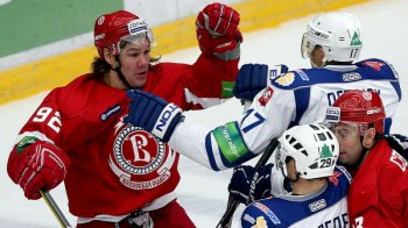 Džošua Gratons (pa kreisi)
Foto: www.championat.ru