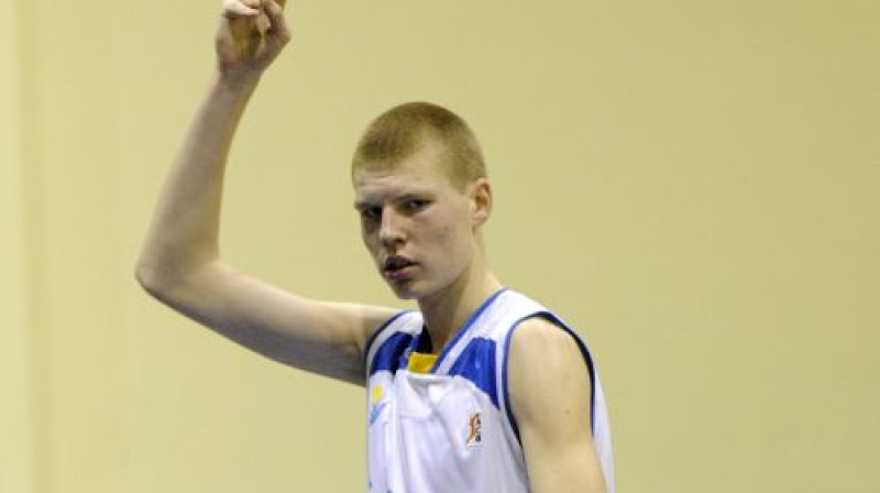 Joprojām gaidām, kad Dāvis Ļubļanā beidzot varēs parādīt uzvaras zīmi...
Foto: Romāns Kokšarovs, Sporta Avīze