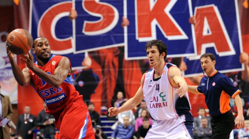 Burtu salikums, no kā ilgus gadus baidījās viss Eiropas basketbols, pēkšņi zaudējis savu maģiju...
Foto: AP/Scanpix