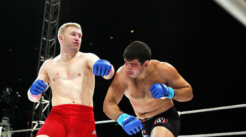 Sergejs Haritonovs (pa kreisi) cīņā ar Pedro Rizo
Foto: en.susumug.com