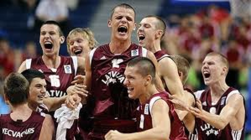 Vai viņi izaugs par vīriem arī basketbola laukumā?

Foto: Romans Kokšarovs, F64, SA+