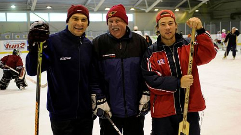 Sergejs Naumovs, Gundars Gailis un Edgars Lūsiņš vārtsargu nometnes laikā
Foto: Romāns Kokšarovs, Sporta Avīze, f64