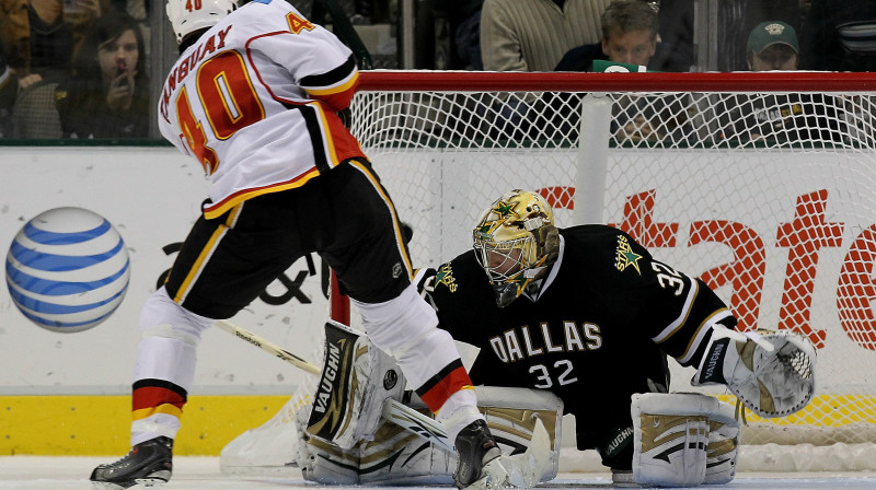 Alekss Tanguajs pārspēj Kari Lehtonenu pēcspēles metienu sērijā 
Foto: AFP/Scanpix