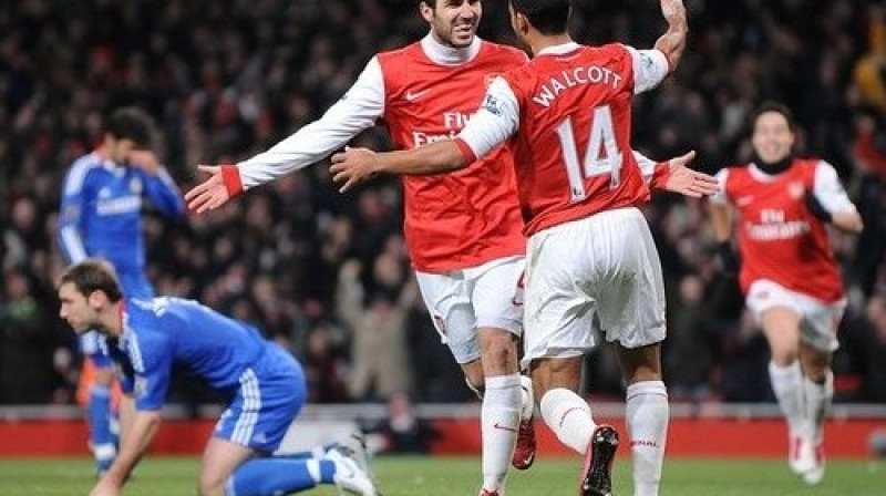 Priekšplānā Sesks Fabregass un Teo Volkots
Foto: EMPICS Sport/Scanpix