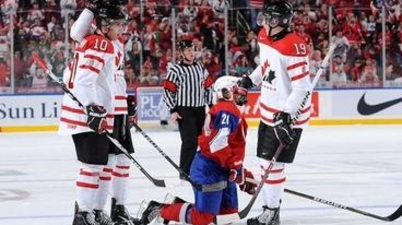 Kanāda grauj, Norvēģija uz ceļiem
Foto: iihf.com
