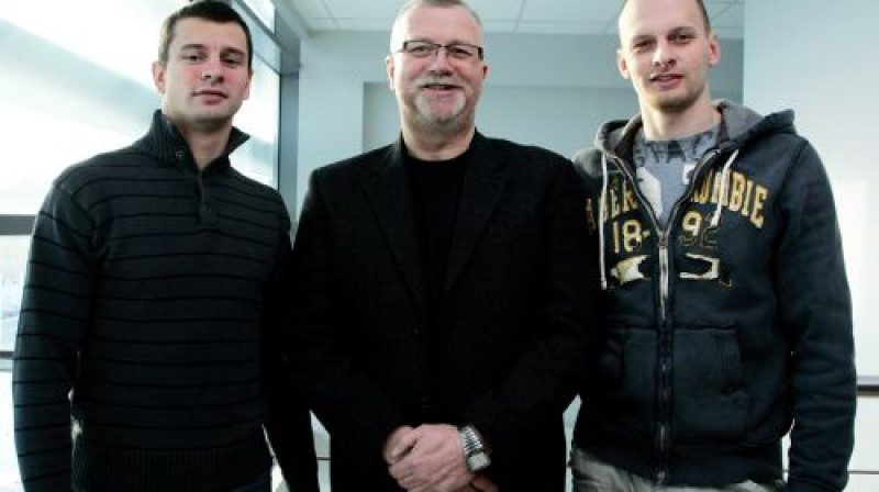 No kreisās: Martins, Dainis un Tomass Dukuri
Foto: Lauris Vīksne, f64