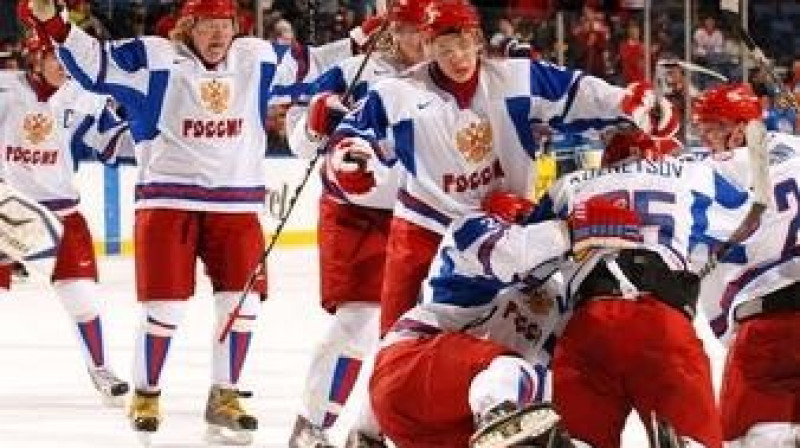 Krievi pusfinālā
Foto: iihf.com