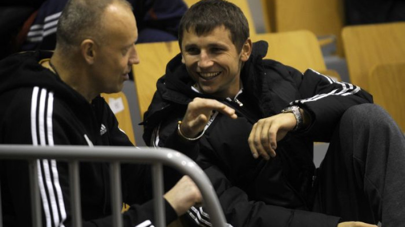 Neiet senioriem, neiet junioriem - ir ko pārspriest...
Foto: Romāns Kokšarovs, Sporta Avīze