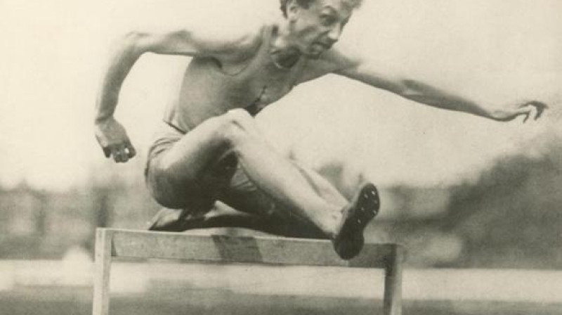 Elvins Krencleins Parīzes olimpiskajās spēlēs izcīnīja četras zelta medaļas individuālajās vieglatlētikas disciplīnās
FOTO: "explorepahistory.com"
