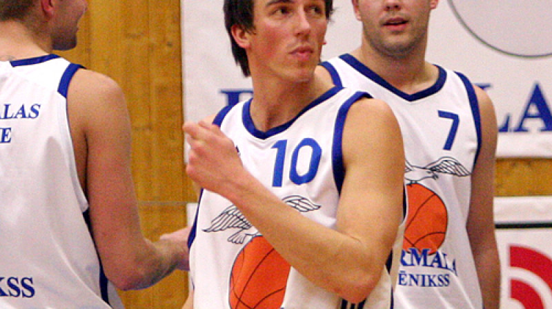 SBL rekordists Valts Dambergs (Nr. 10) paralēli pārstāv arī LBL II divīzijas komandu "Jūrmalas Fēnikss"
Foto: Renārs Buivids