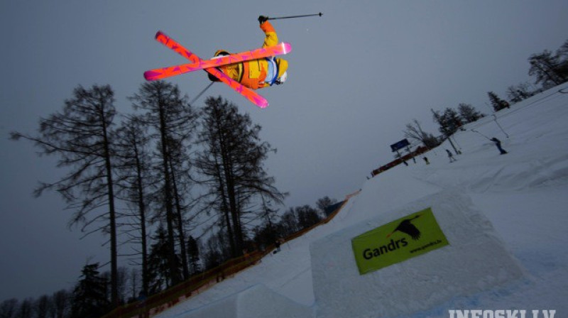 Foto no frīskieru sacensībām Big Air. 
Foto: Infoski.