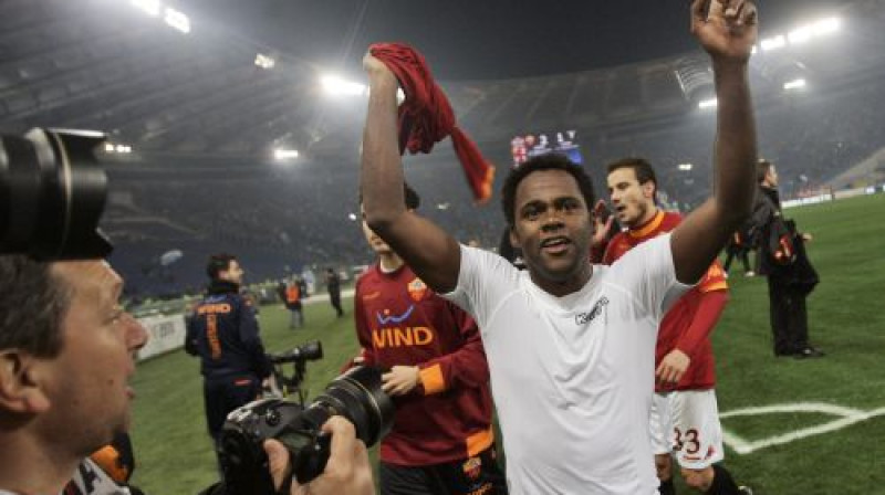 Romas derbija uzvaras vārtu autors Fabiu Simplisiu
Foto: AP/Scanpix