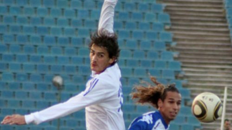 Ģirts Karlsons (pa kreisi)
Foto: azerifootball.com