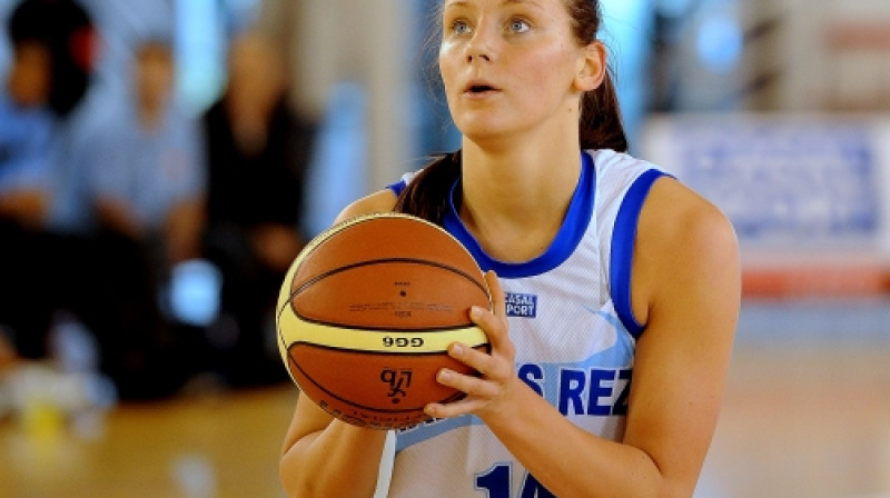 Sabīne Niedola spēlē ar "Hainaut Basket"
Foto: Romualds Vambuts, Sportacentrs.com no Nantes, Francijā