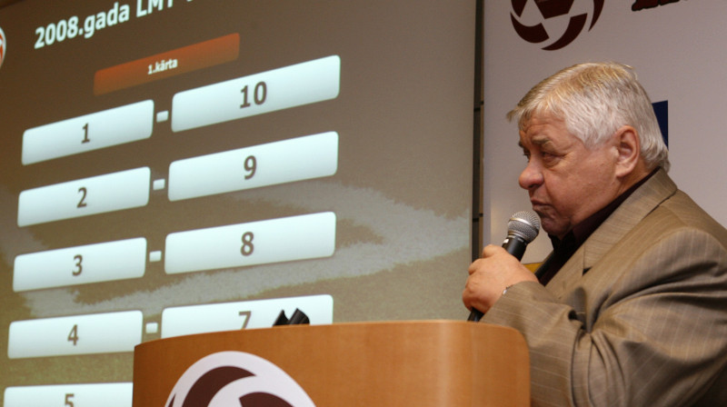 LFF sacensību daļas vadītājs Jānis Skredelis nav "iedevis" jaunu elpu Latvijas čempionātam, tāpēc nav jābrīnās, ka arī sponsors LMT virslīgu vairs neatbalstīs. Foto: Romāns Kokšarovs, "SA"