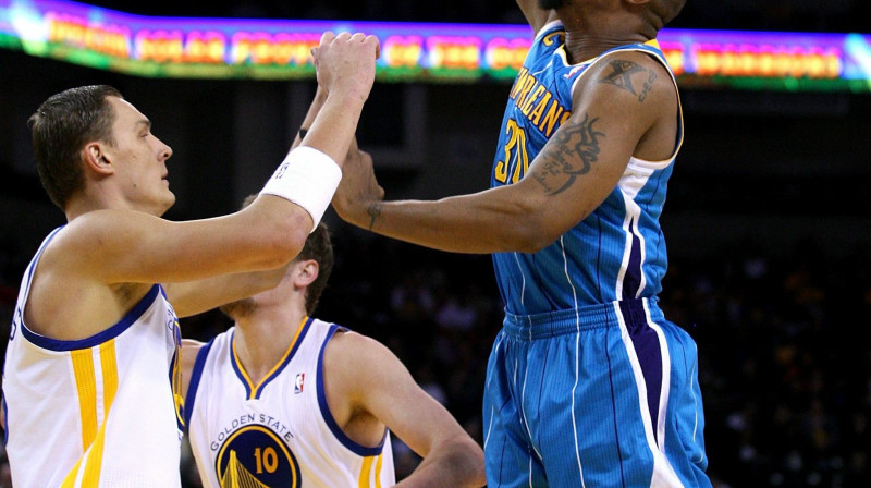Andris Biedriņš (pa kreisi)
Foto: AFP/Scanpix