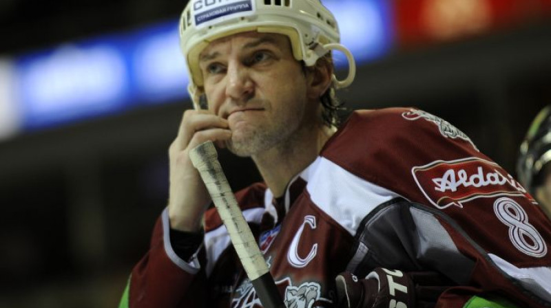 Sandis Ozoliņš: "Ar ko labāk spēlēt pirmajā kārtā? Ar "Dinamo" vai SKA?
Foto: Romāns Kokšarovs, Sporta Avīze, f64