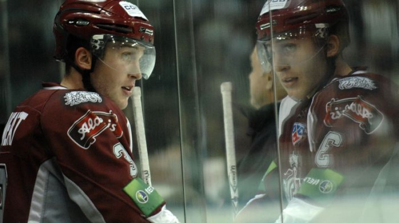 Lī Svets Dinamo rindās piedalījies 37 KHL regulārās sezonas spēlēs. Mums viņš nederēja... Somiem un austriešiem derēja, arī NHL viņu pamanīja.
Foto: Romāns Kokšarovs, SA+, F64