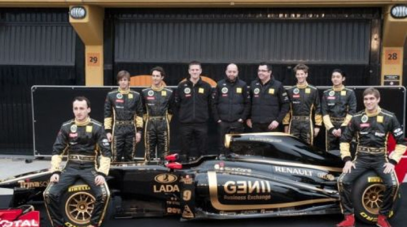 Priekšplānā Roberts Kubica (pa kreisi) un Vitālijs Petrovs (pa labi)
Foto: www.f1fanatic.co.uk