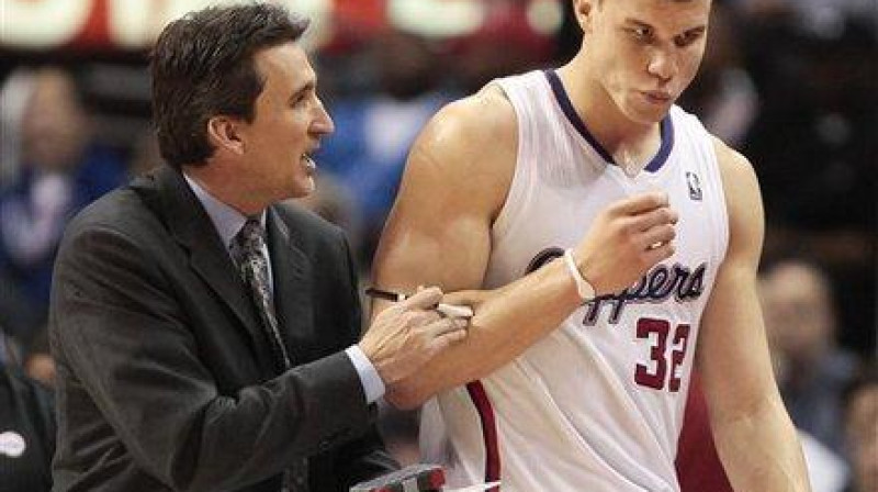 Bleiks Grifins ar "Clippers" treneri Vinniju Del Negro
Foto: AP/Scanpix