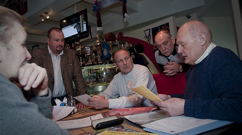 Lai arī uz mājīgo sporta kafejnīcu atnākt varēja vien Leonards Andžāns un Rihards Kozlovskis, tik un tā bija jauki.