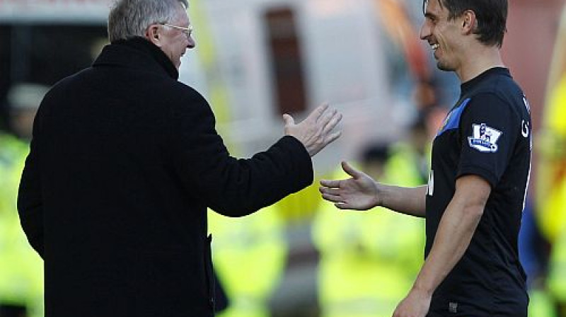 Alekss Fergusons un Garijs Nevils
Foto: Reuters/Scanpix