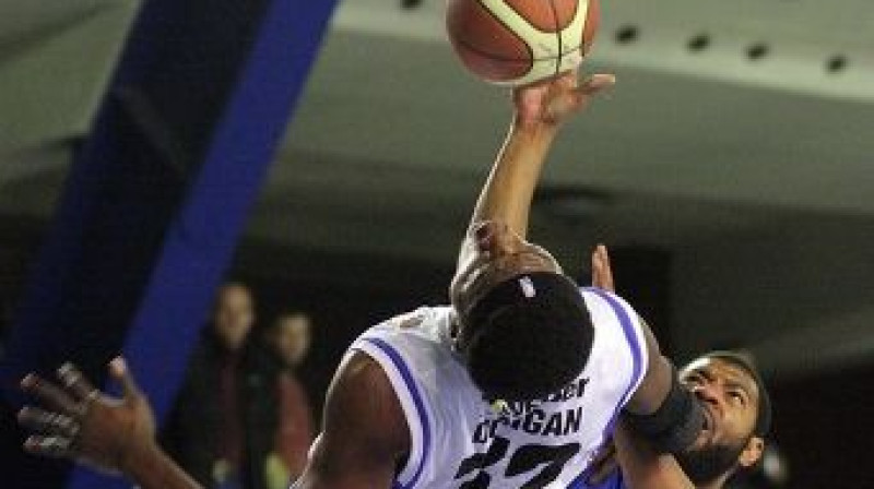 Maikls Danigans (#37) cīņā par bumbu
Foto: Siim Semiskar/Err Sport