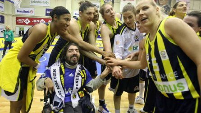 "Fenerbahce" pirmdien izcīnīja piecpadsmito uzvaru Turcijas čempionātā
Foto: www.fenerbahce.org