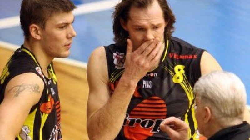 "Poliurs / Ozolnieki" komandas volejbolistu sejās prieka šodien pamaz...
Foto: Renārs Buivids