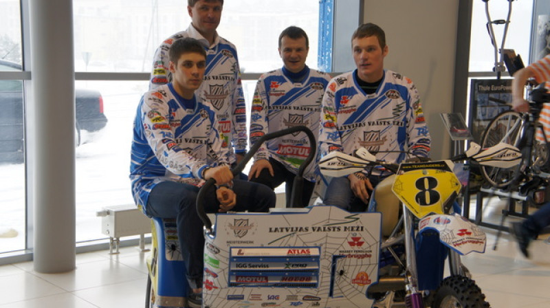 Brāļi Daideri kopā ar Kristeru Serģi 
Foto: teamdaiders.lv