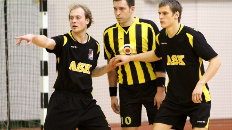 "HK ASK" aizsardzībā Rihards Latkovskis un Emīls Reniņš
Foto: Ritvars Raits