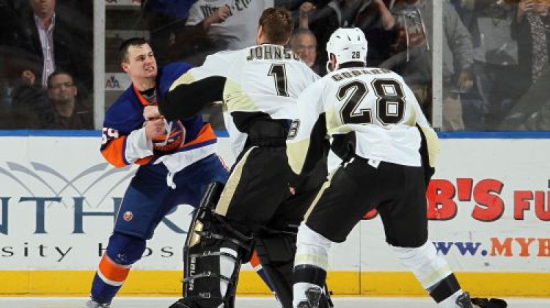 Eriks Godards steidz palīgā vārtsargam
Foto: AFP/Scanpix