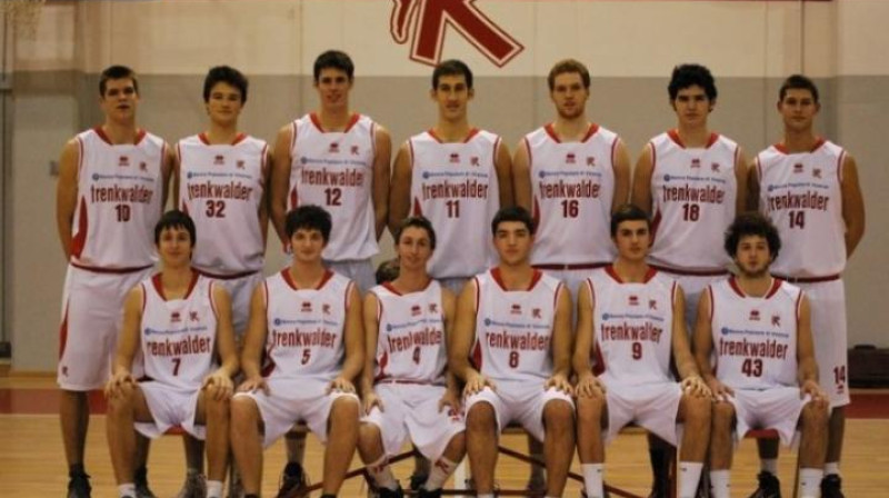 "Reggio Emilia" U19 komanda; Ojārs Siliņš #10 (pirmais no kreisās otrajā rindā)
Foto: Trenkwalder Reggio Emilia