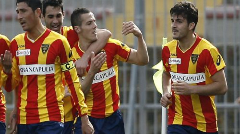 ''Lecce'' futbolisti atzīmē vārtu guvumu
Foto: AFP/Scanpix