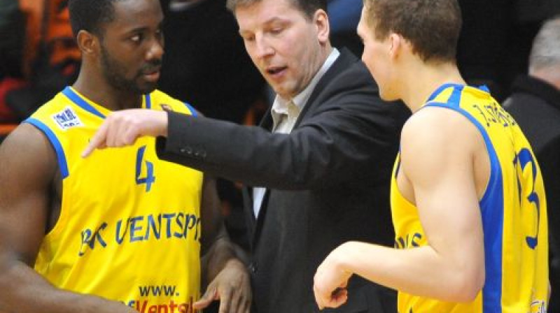 Vejinmi Efedžuku, Guntis Endzels, Jānis Strēlnieks
Foto: Fotostudija "L&J"